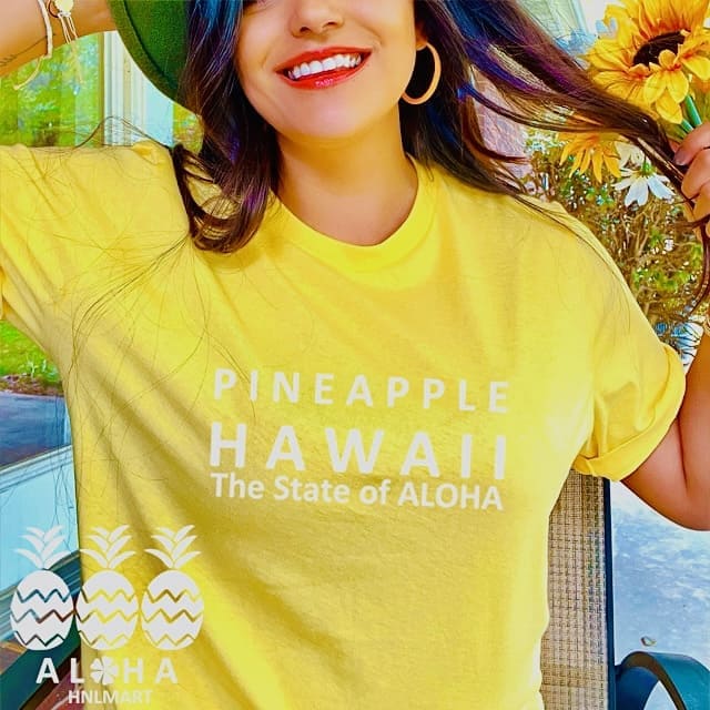 バケットハットとALOHAパイナップルTシャツのコーデ写真1