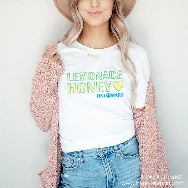 コーデ写真（レモネードハニーBEE BEE BEE半袖Tシャツ）