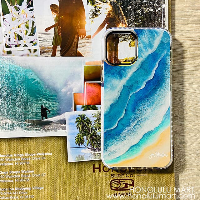 波と砂浜の絵柄のiPhoneケース2